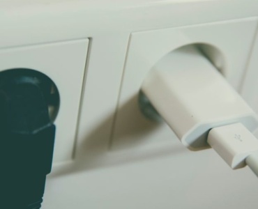 Evinizde Şarj Devrimi: USB ve USB‑C’li Duvar Prizi Nasıl Kolayca Kurulur?